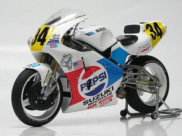 ONIX 1/24 SUZUKI RGV500 TEAM SUZUKI Kevin Schwantz #1 オニクス 1